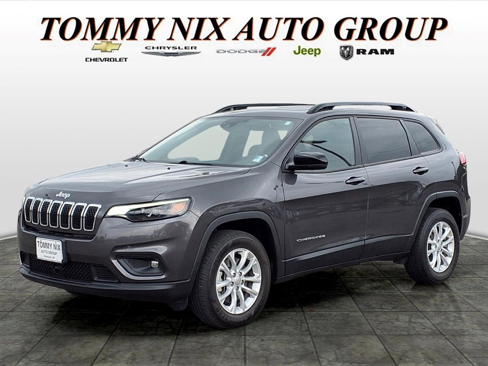 2022 Jeep Cherokee Latitude Lux in Granite — front three-quarter view