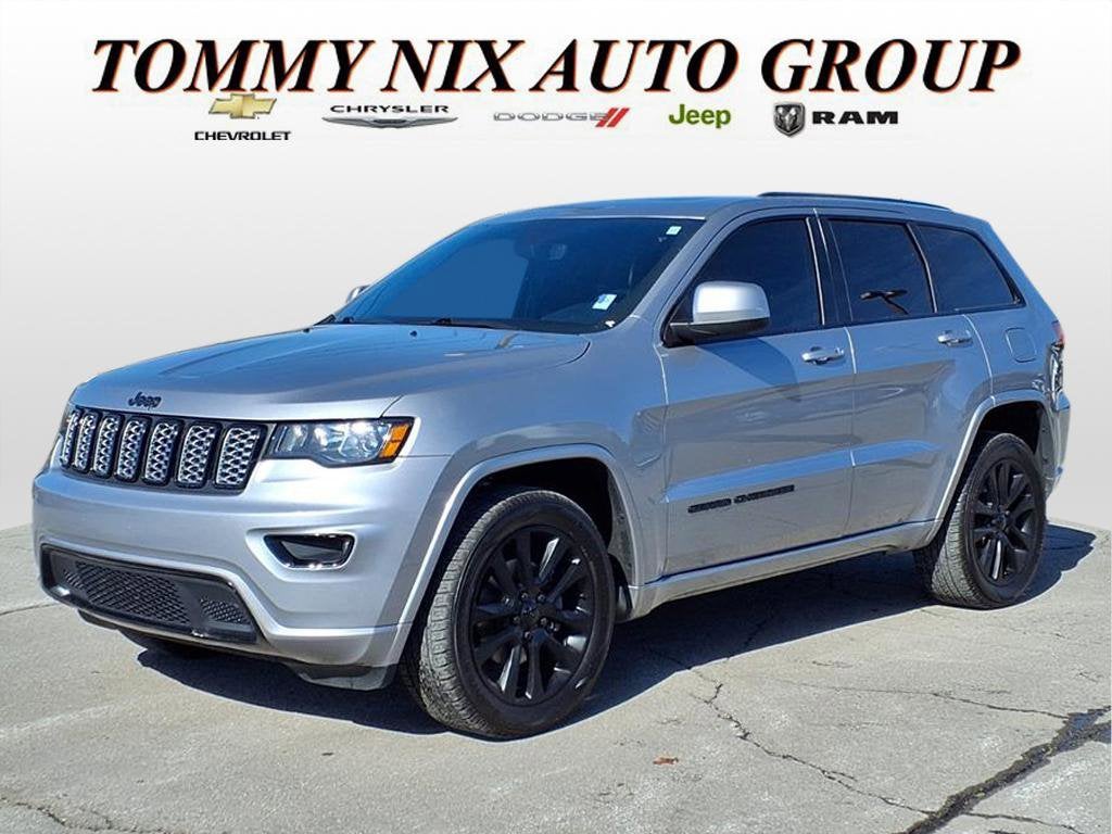2020 Jeep Grand Cherokee Altitude in Silver — front three-quarter view
