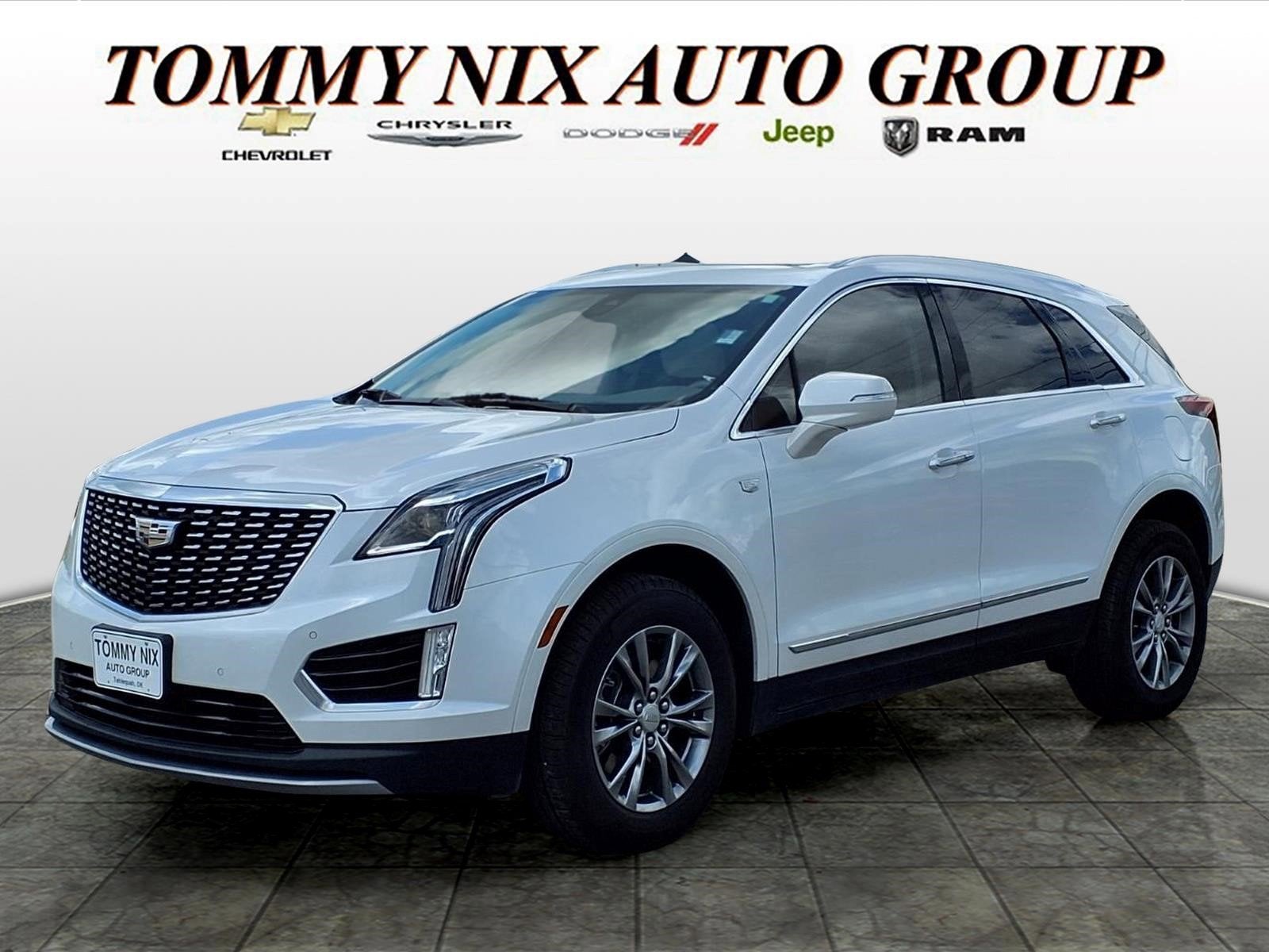2023 Cadillac XT5 Premium Luxury in Crystal White Tricoat — front three-quarter view