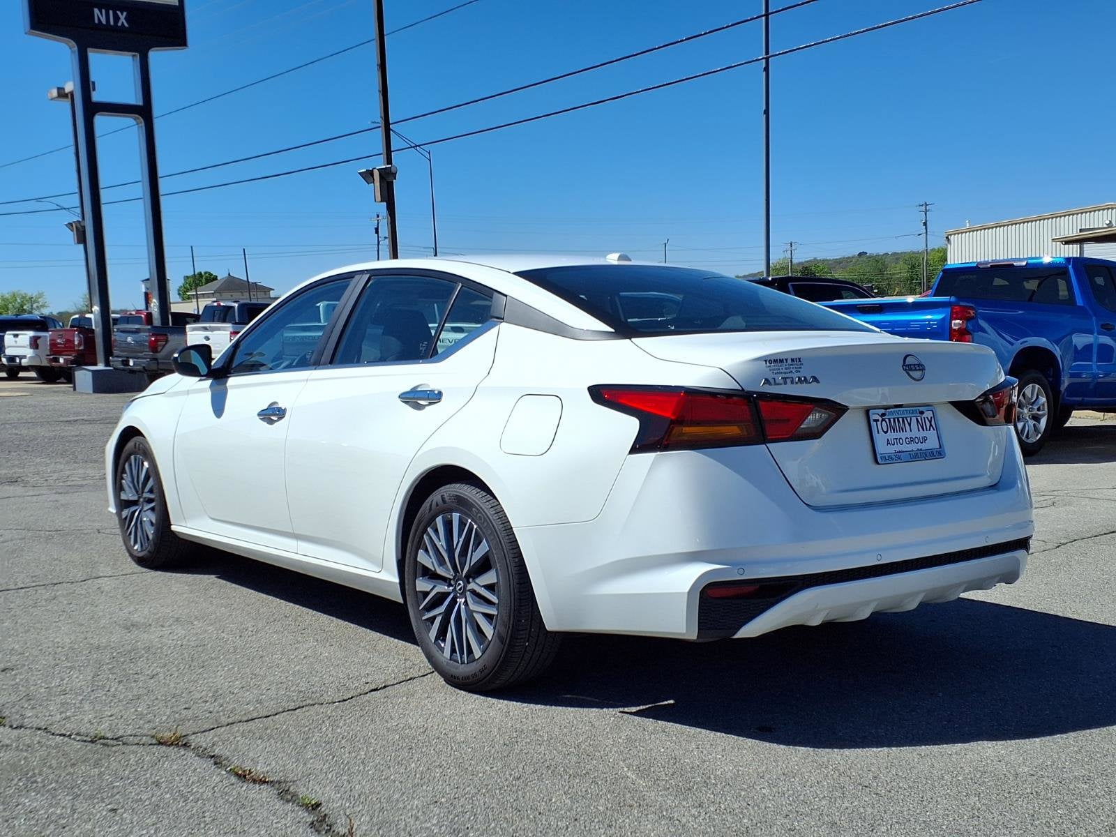2025 Nissan Altima — side profile view